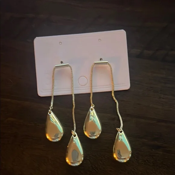 Elegant Gold Water-drop Earrings - Picture 2 of 3